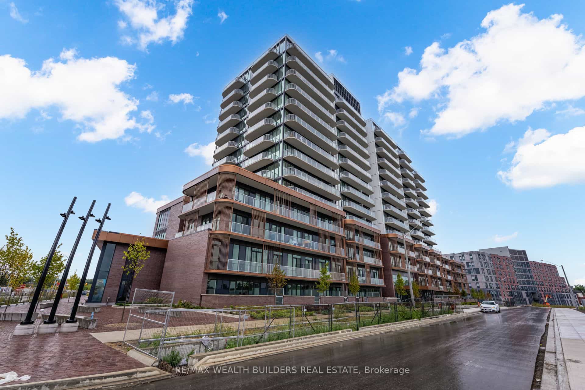 220 Missinnihe Way 714 — photo 1