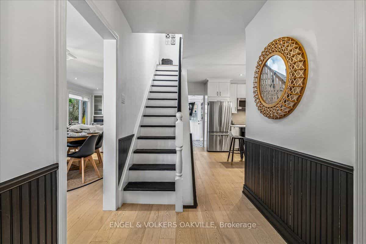 38 John Street S — photo 2