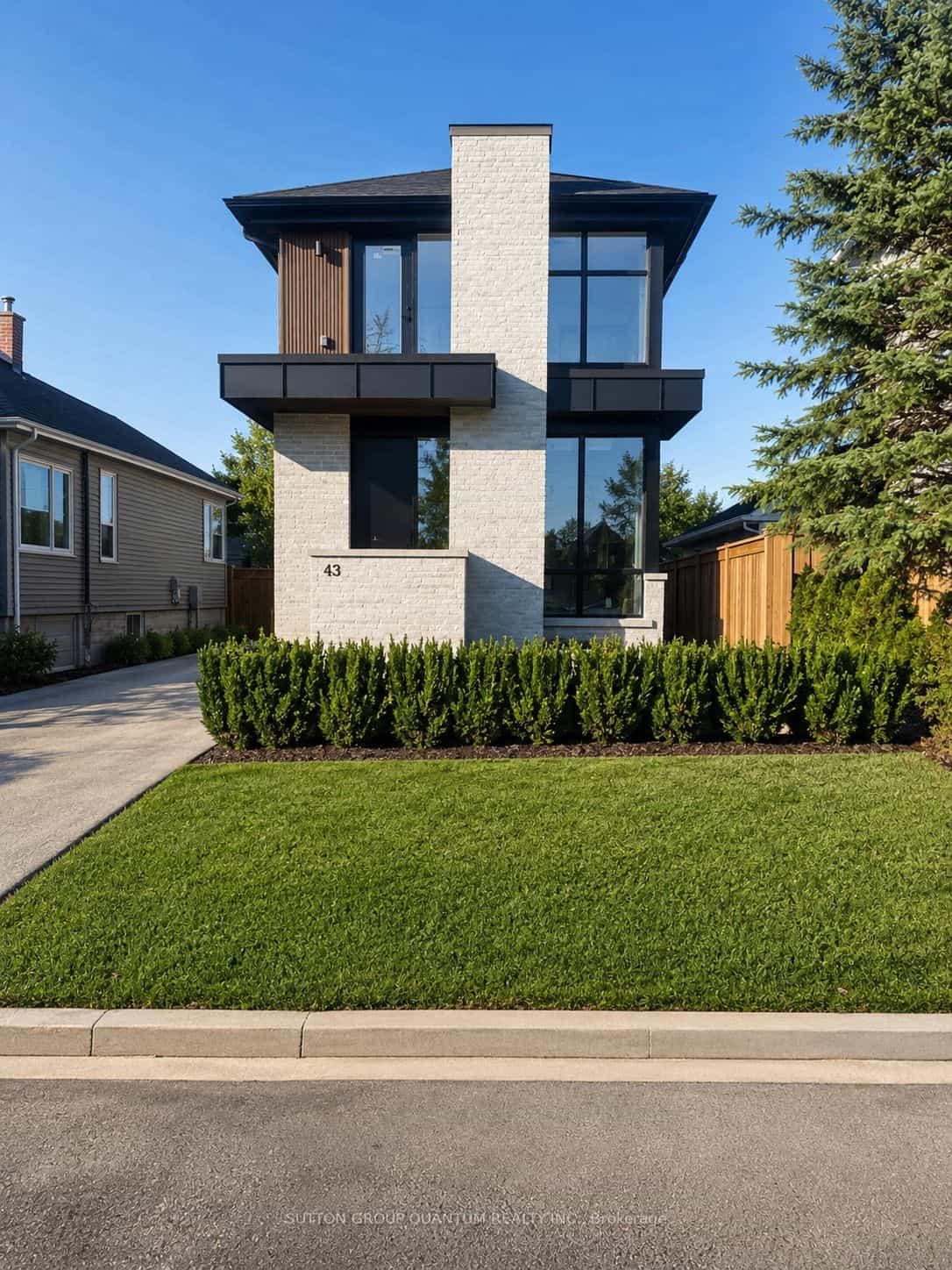 43 Elmwood Avenue N #2 — photo 2