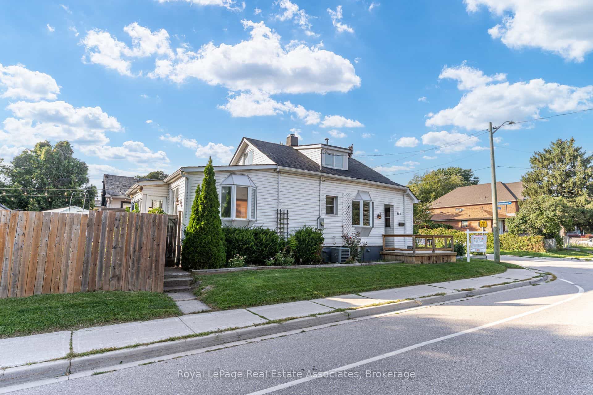 889 Third Street — photo 2