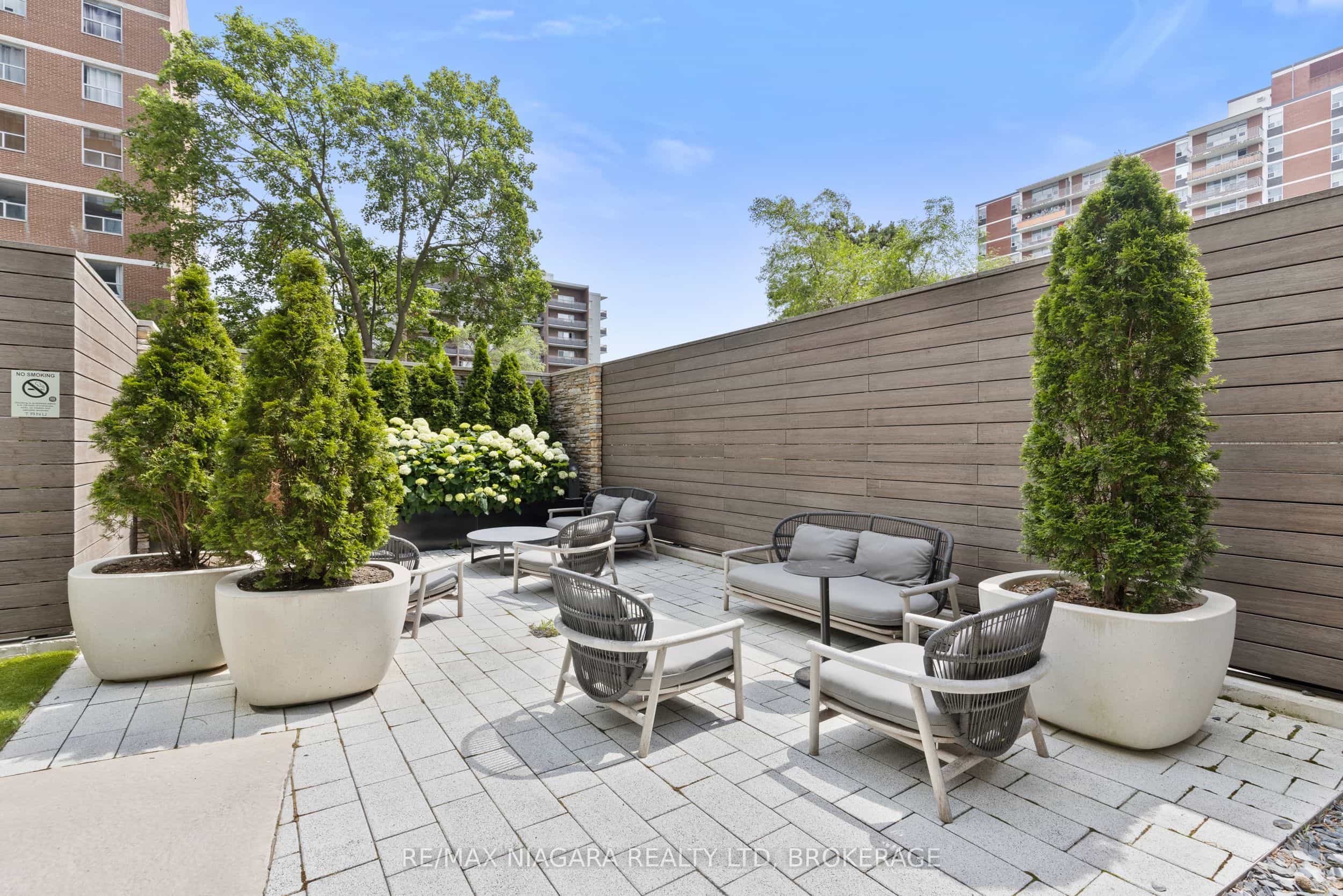 21 Park Street E 717 — photo 1