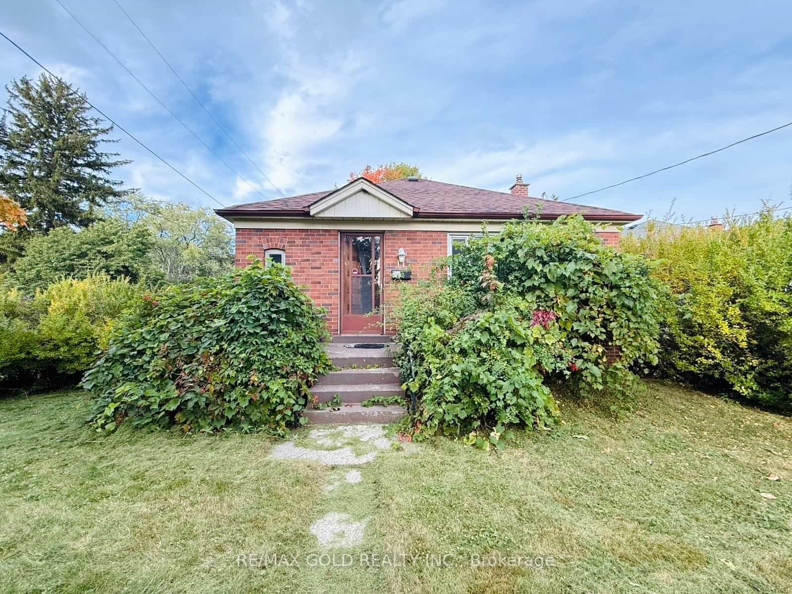 11 Pine Avenue N — photo 1