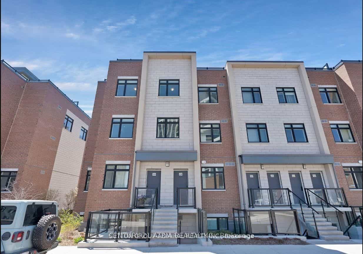 1085 Douglas Mccurdy Common 212 — photo 1