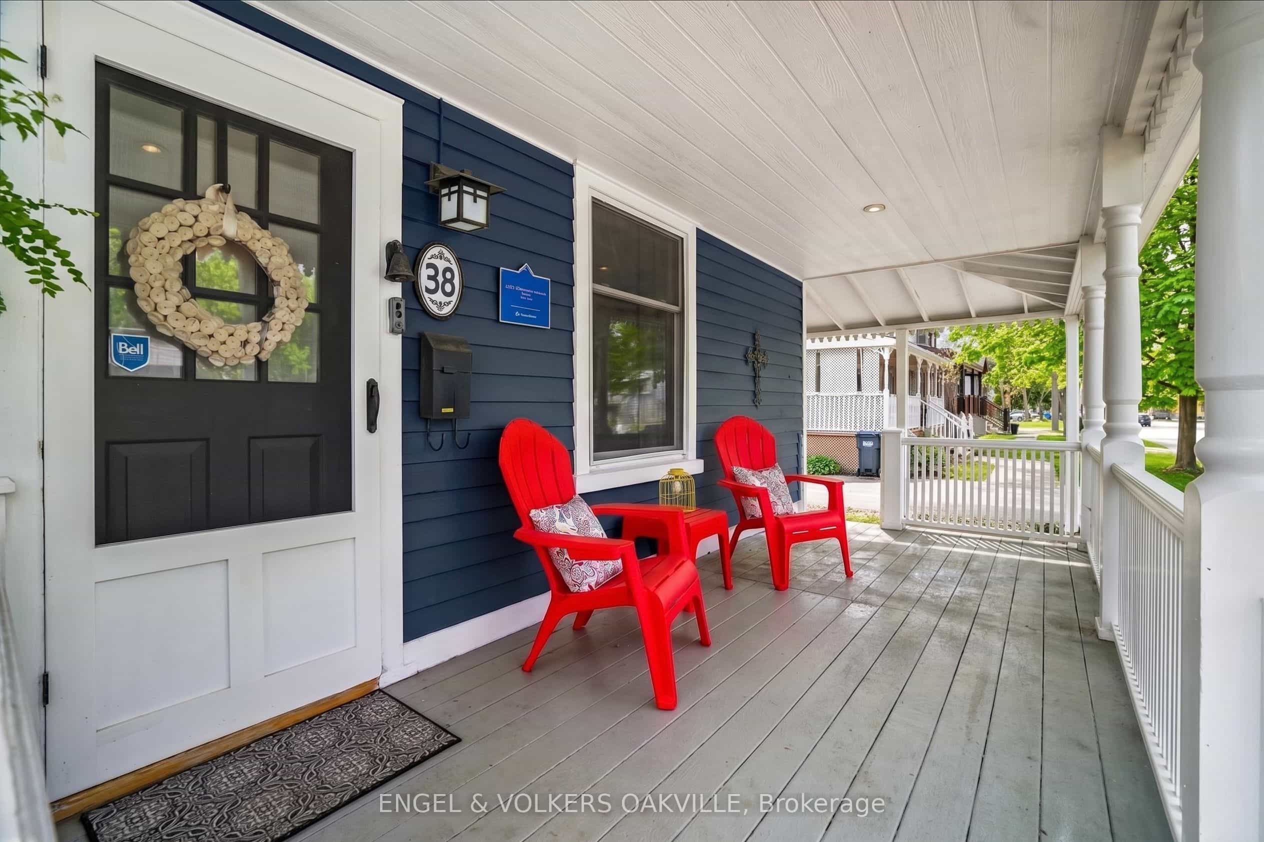 38 John Street S — photo 1