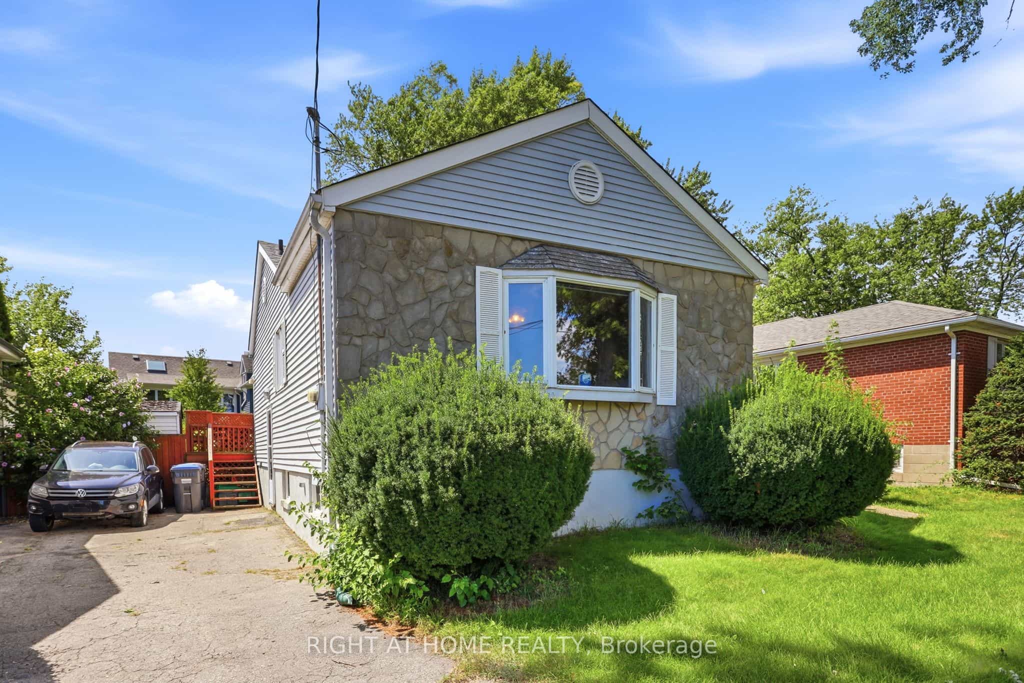 1290 Strathy Avenue — photo 2