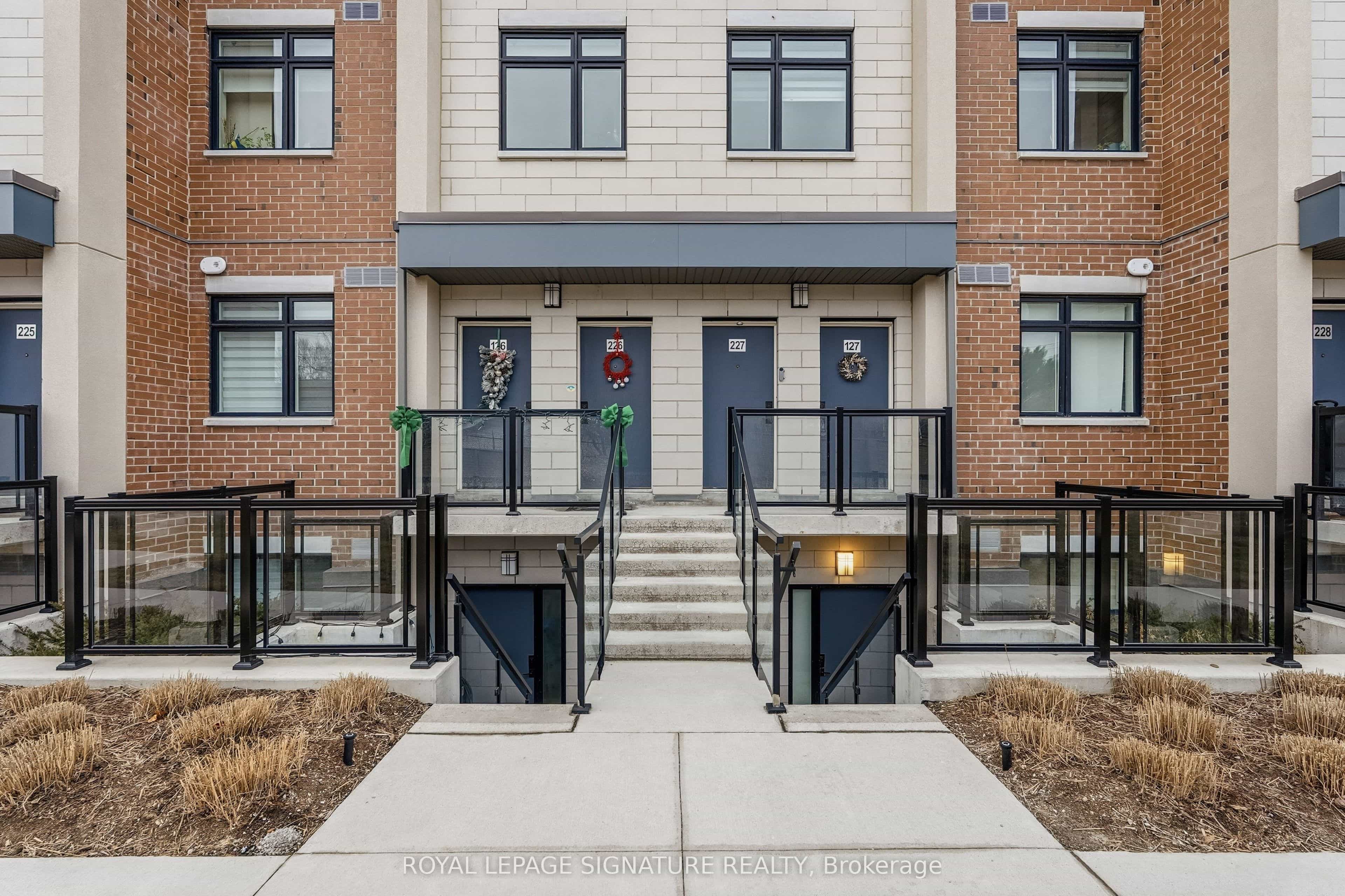 1062 Douglas McCurdy Common 227 — photo 2