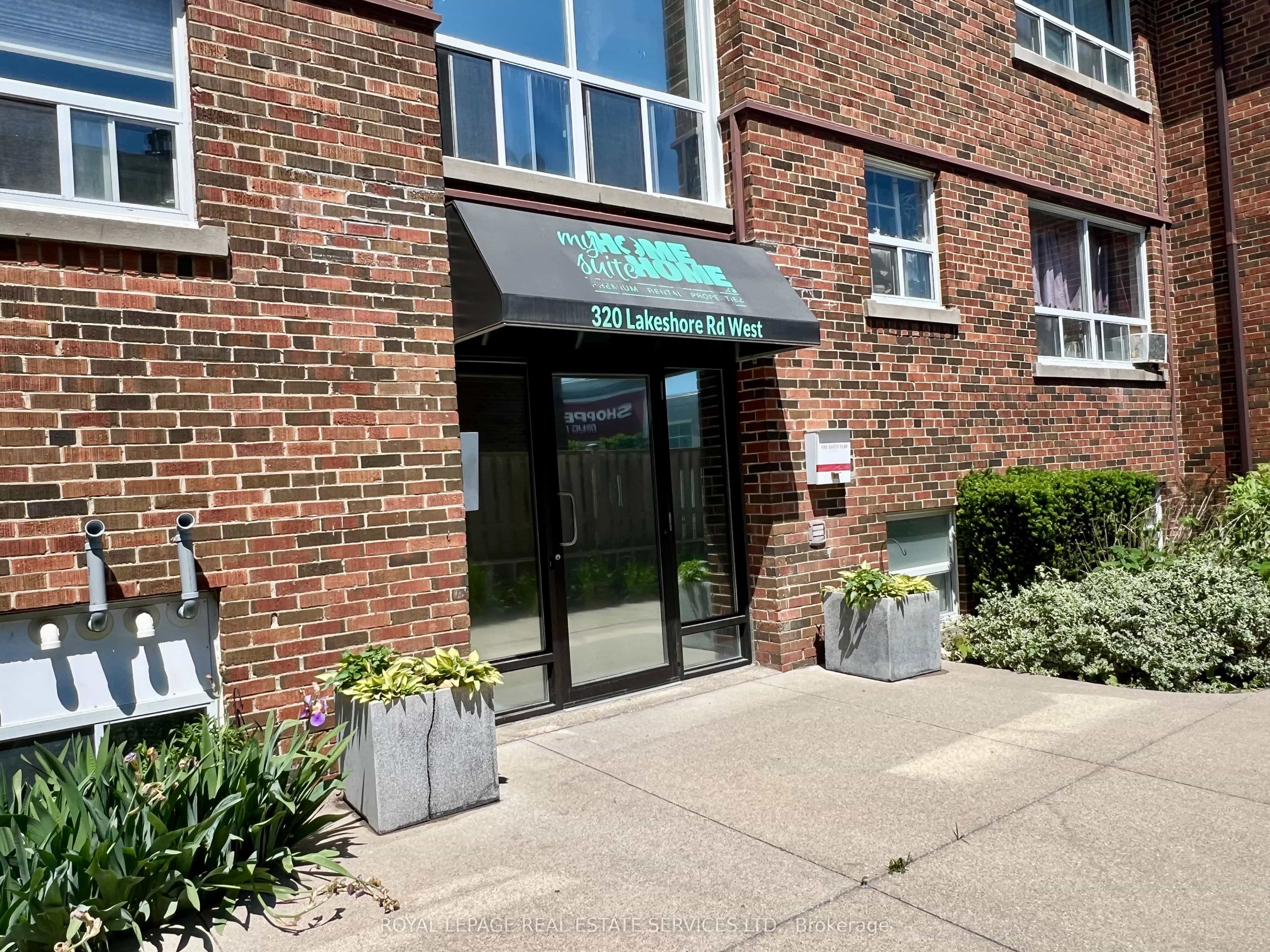 320 Lakeshore Road 2 — photo 2